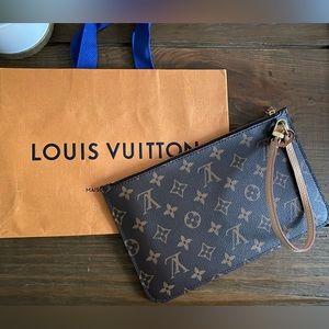Louis Vuitton MM/GM Neverfull Pouch Clutch Wristlet